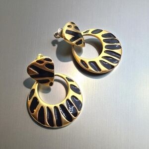 Vintage Egyptian style gold tone with black strap metal earrings